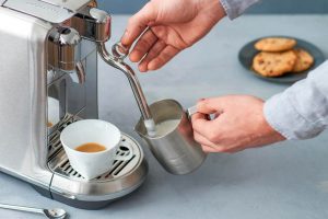 Cómo limpiar una cafetera Nespresso atascada